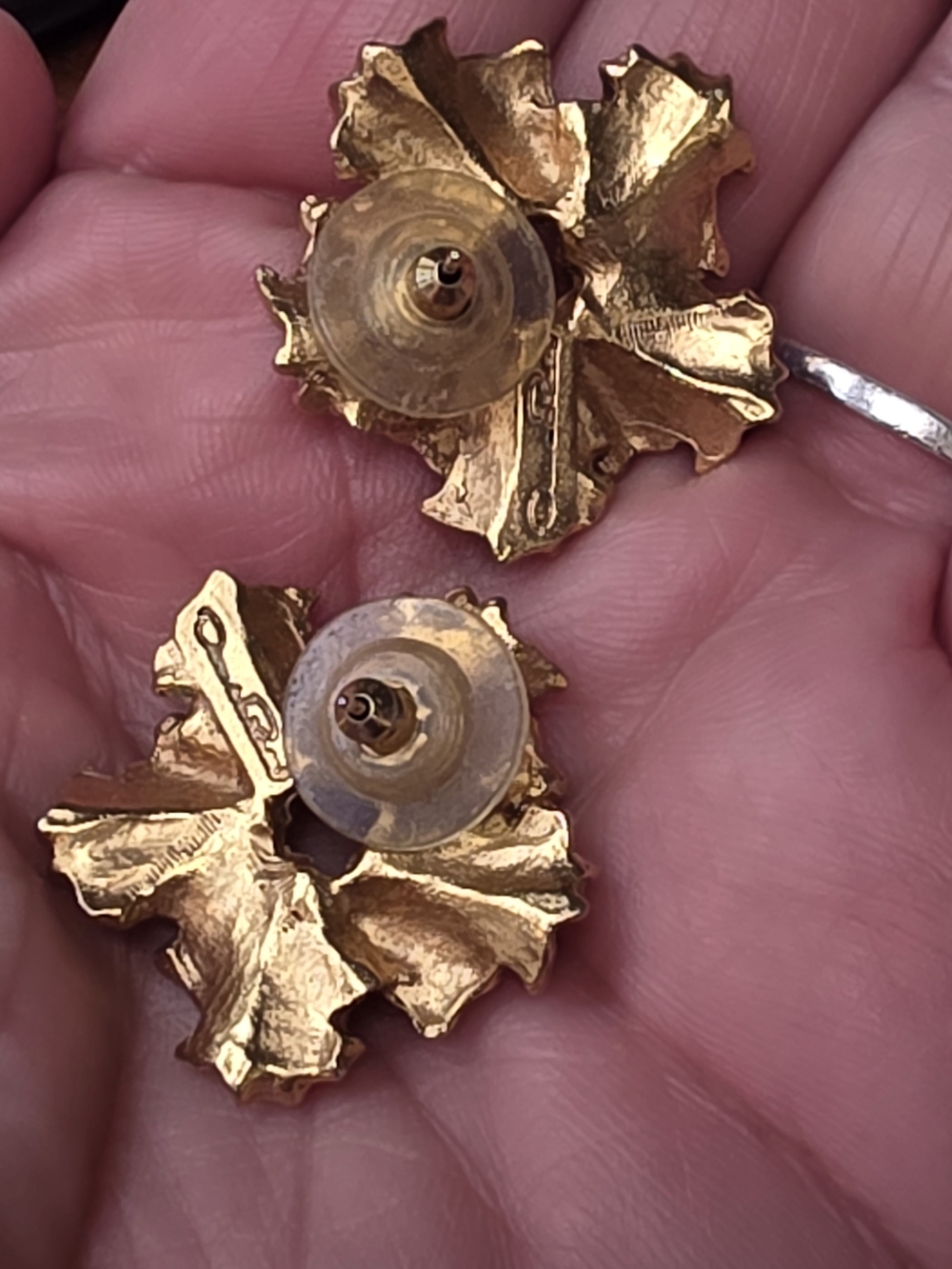 Oscar de la Renta Gold Floral Leaf Post Back Earrings - Picture 2 of 4
